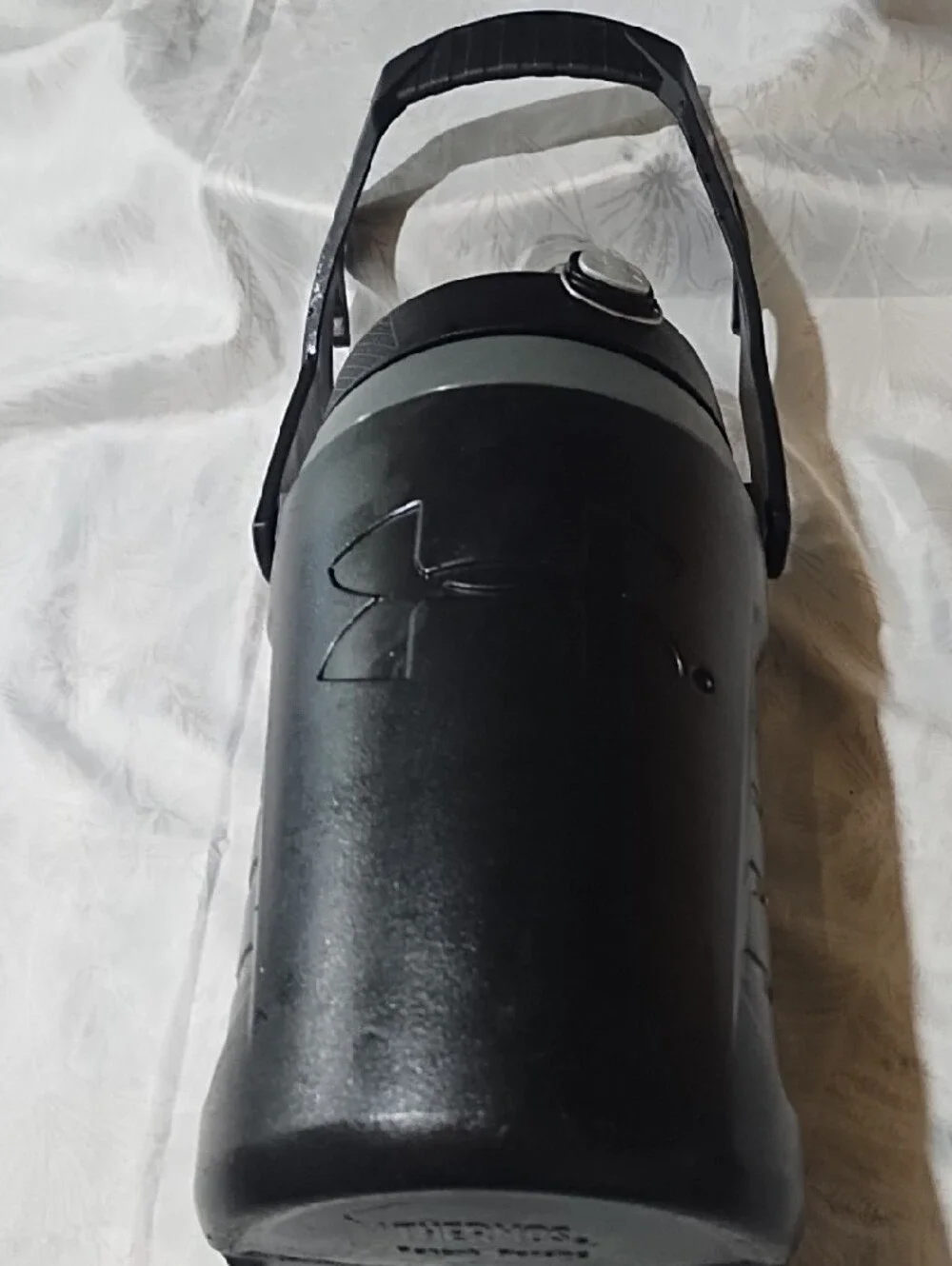 Under Armour Black and Gray Thermos In Great Condition 64 Oz.
